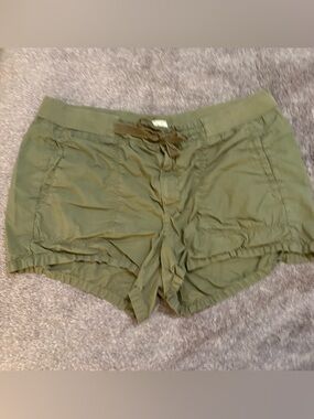 ☀️SUMMER Stock-Up☀️ Lou & Grey Olive Drawstring Waist Khaki Shorts sz Large